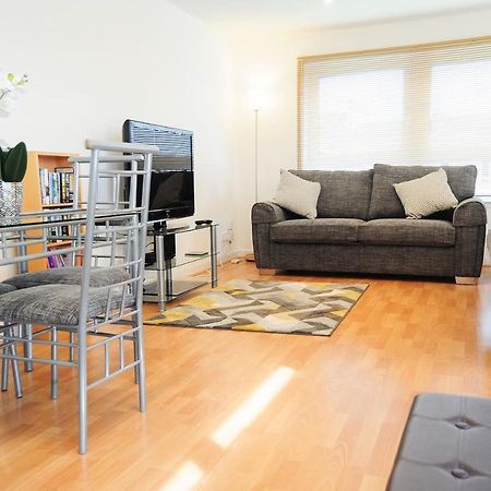 New Glasgow Family Home - Private Parking Extérieur photo