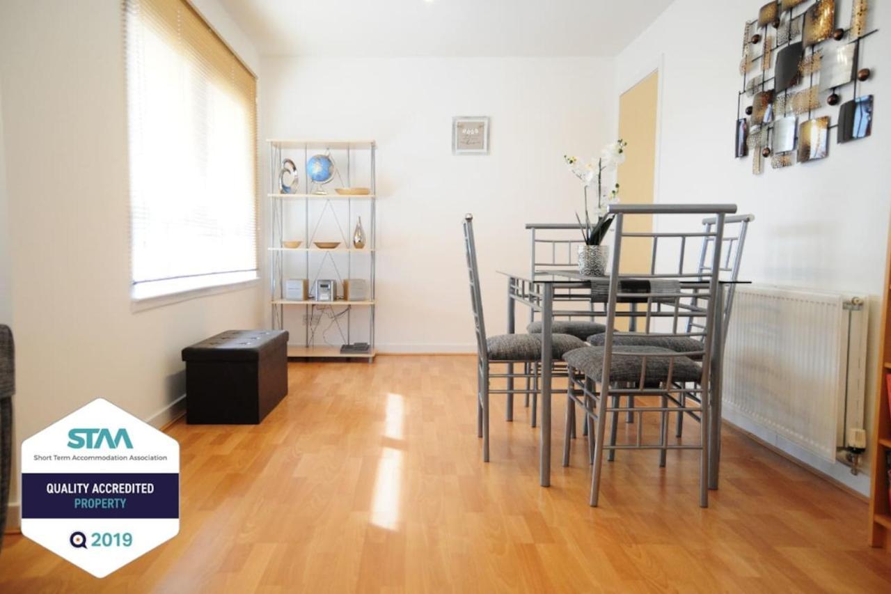 New Glasgow Family Home - Private Parking Extérieur photo