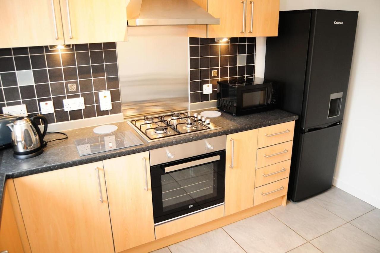 New Glasgow Family Home - Private Parking Extérieur photo