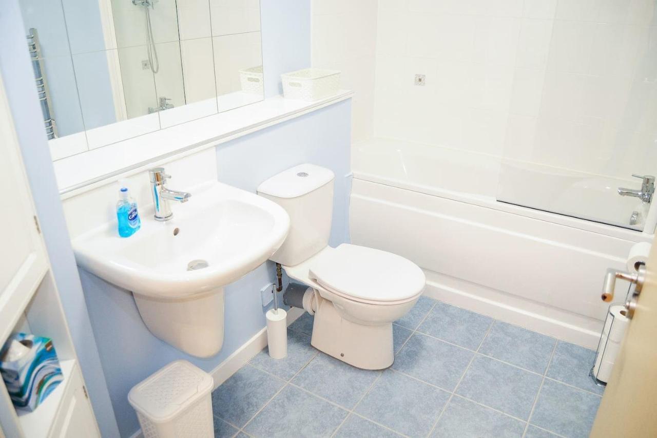 New Glasgow Family Home - Private Parking Extérieur photo