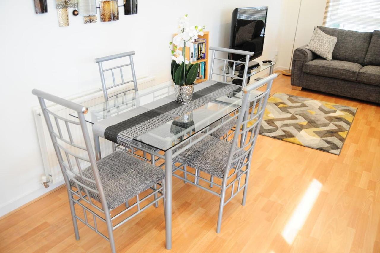 New Glasgow Family Home - Private Parking Extérieur photo