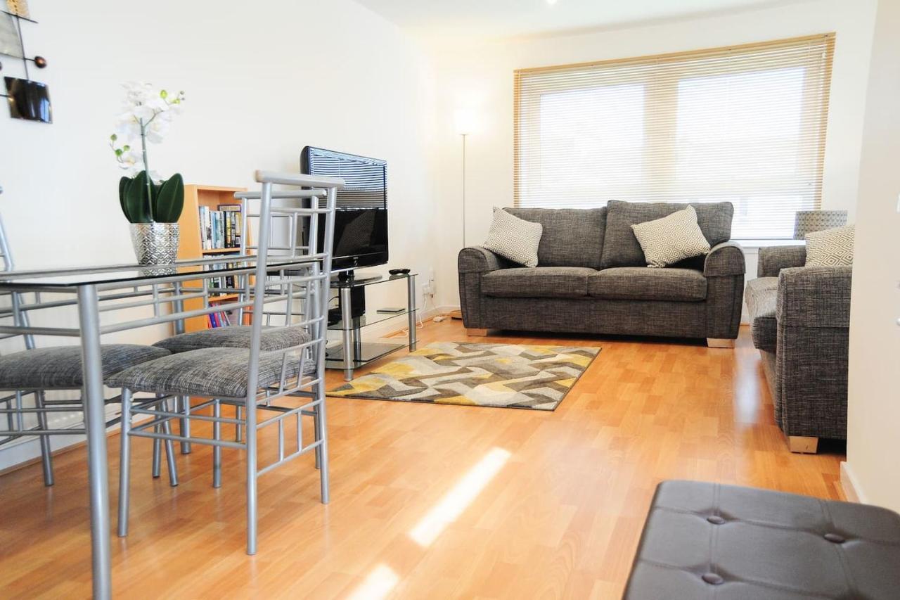 New Glasgow Family Home - Private Parking Extérieur photo